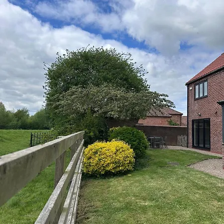 The White House Kelfield * Cawood