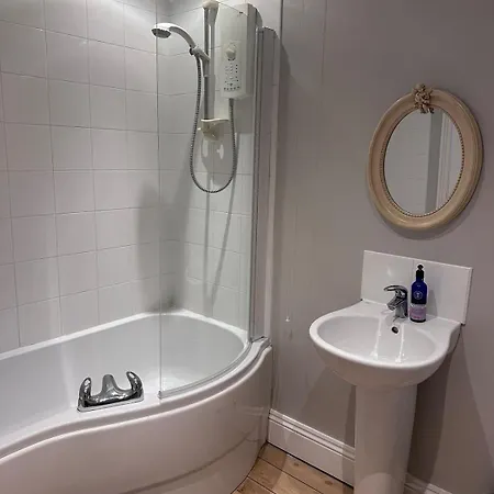 The White House Kelfield * Cawood